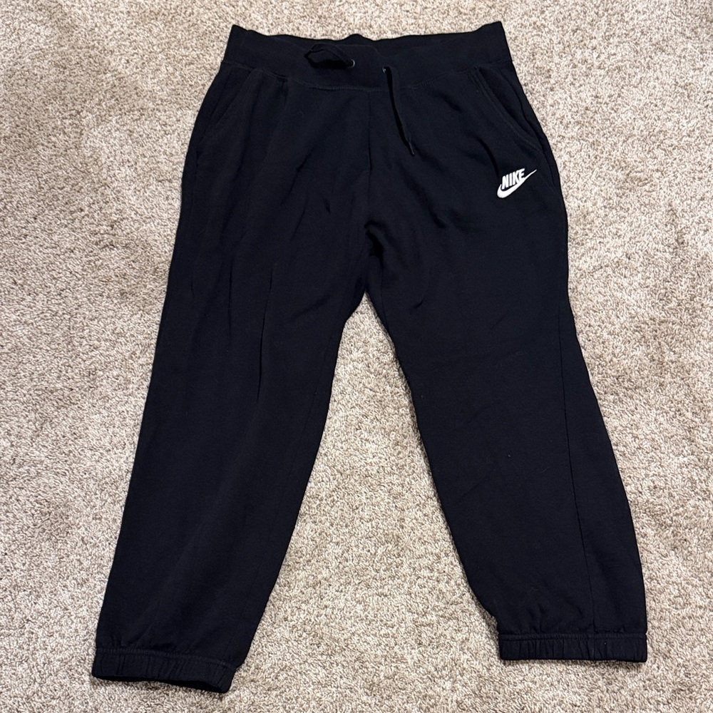 Nike Women’s Cropped Black Sweatpants